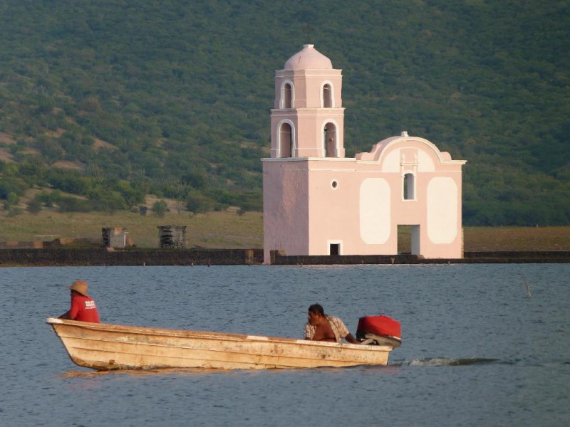 4 iglesias bajo el agua en México